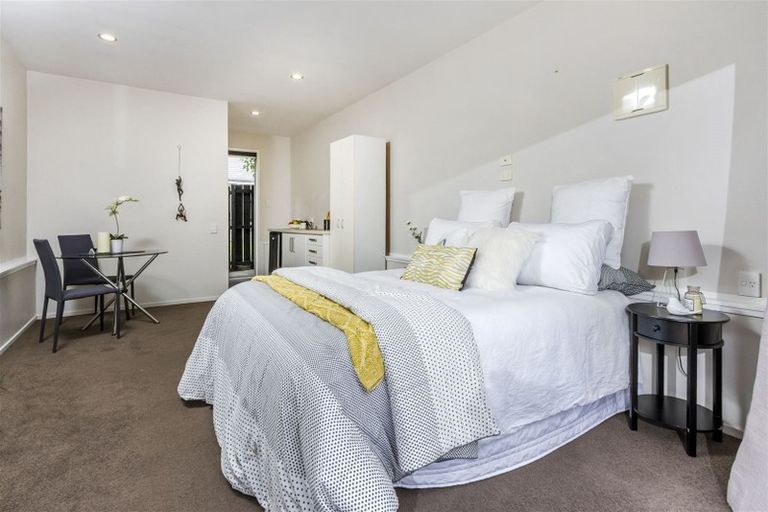 Photo of property in 208 Beach Haven Road, Beach Haven, Auckland, 0626