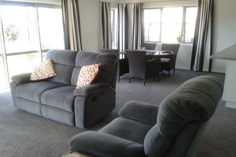 Photo of property in 3 Wangapeka Way, Aotea, Porirua, 5024