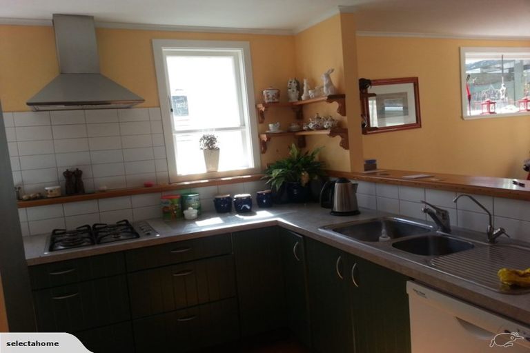 Photo of property in 39 Tuatoru Street, Eastbourne, Lower Hutt, 5013