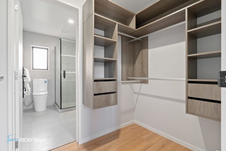 Photo of property in 43a Mirrabooka Avenue, Botany Downs, Auckland, 2010