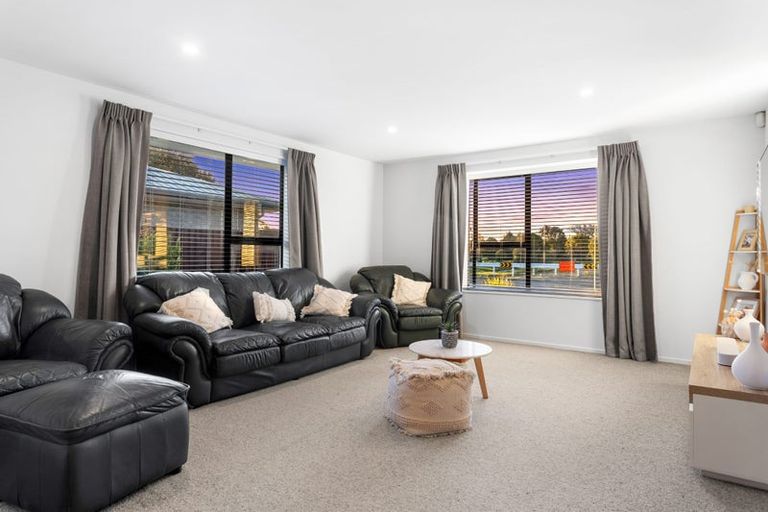 Photo of property in 12 Mervyn Drive, Avondale, Christchurch, 8061