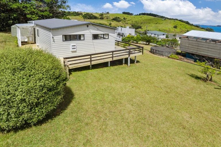 Photo of property in 10 Kookaburra Drive, Tawharanui Peninsula, Matakana, 0986