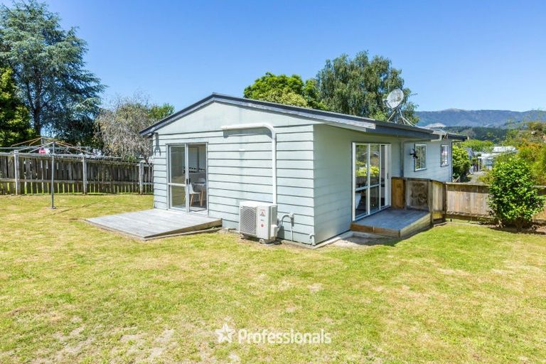 Photo of property in 23 Hartford Crescent, Totara Park, Upper Hutt, 5018