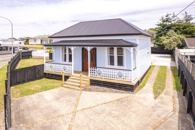 Photo of property in 65 Carlton Avenue, Gonville, Wanganui, 4501