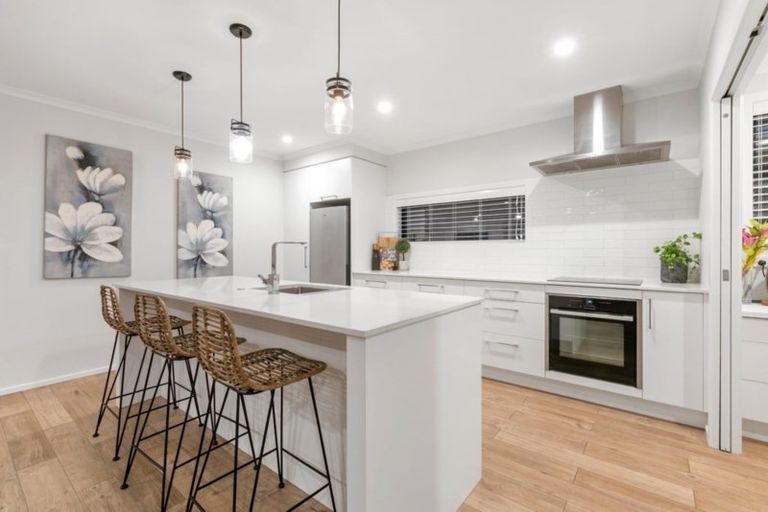 Photo of property in 4 Harding Drive, Papamoa Beach, Papamoa, 3118