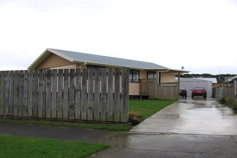 Photo of property in 19 Mcleavey Drive, Kelvin Grove, Palmerston North, 4414