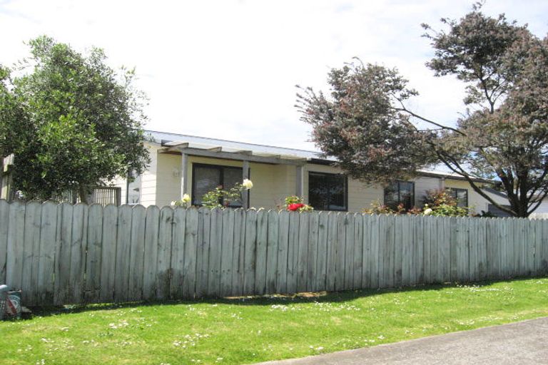 Photo of property in 1 Kambalda Street, Mangere Bridge, Auckland, 2022