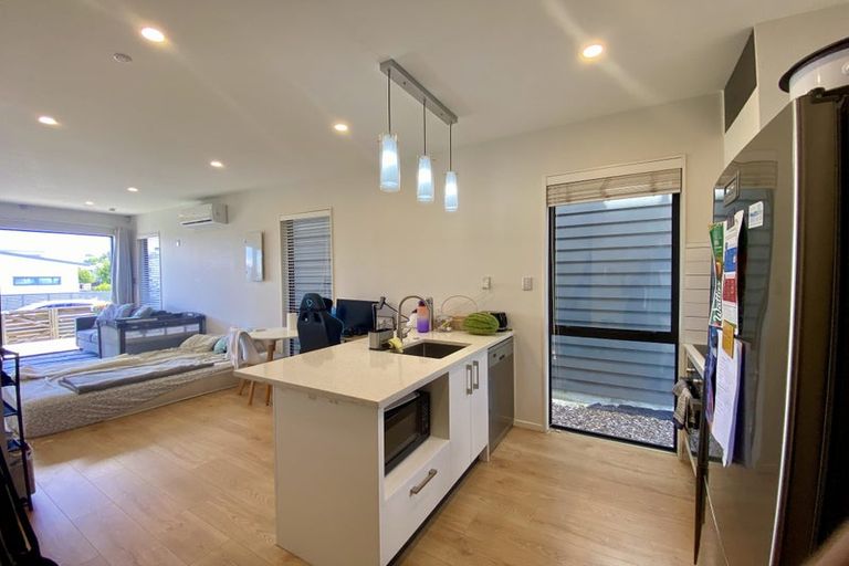 Photo of property in 6 Parahau Road, Papakura, 2110