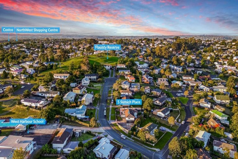 Photo of property in 5 Sumich Place, West Harbour, Auckland, 0618