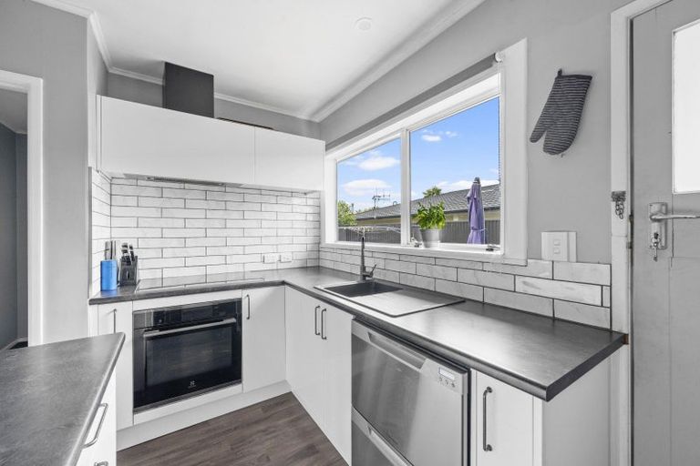 Photo of property in 2/608 Heretaunga Street East, Parkvale, Hastings, 4122