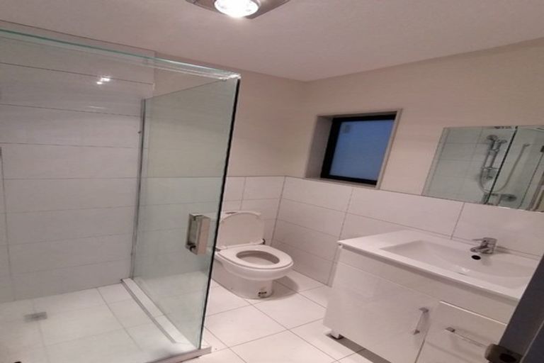 Photo of property in 21 Bangla Place, Massey, Auckland, 0614