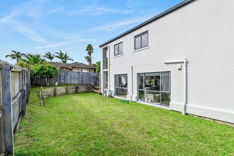Photo of property in 12 Roy Maloney Drive, Henderson, Auckland, 0612