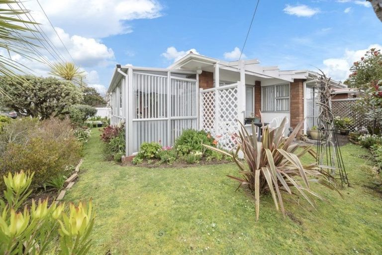 Photo of property in 124 Govett Avenue, Frankleigh Park, New Plymouth, 4310