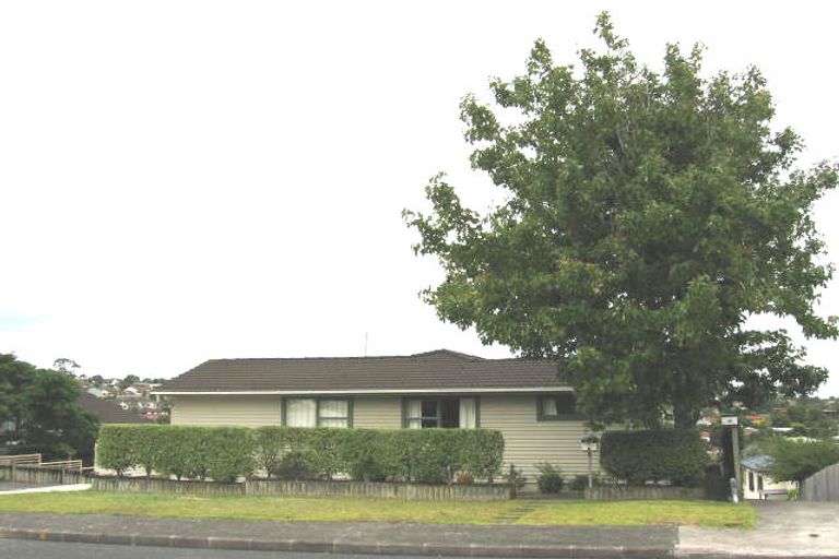 Photo of property in 3a Erica Road, Sunnynook, Auckland, 0620