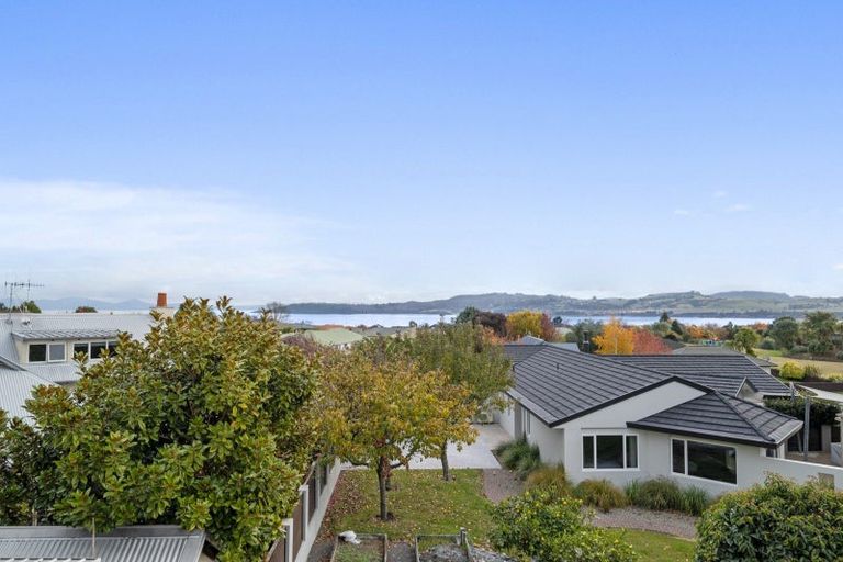 Photo of property in 2 Botanical Heights Drive, Waipahihi, Taupo, 3330