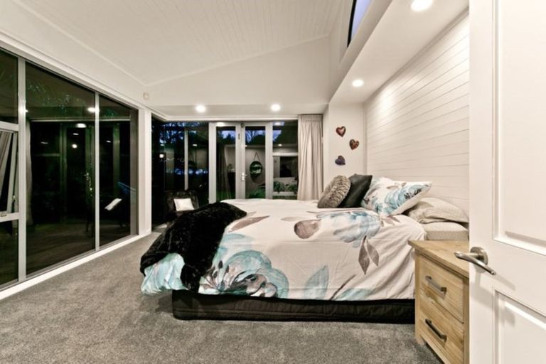 Photo of property in 6 Birchwood Grove, Greenhithe, Auckland, 0632