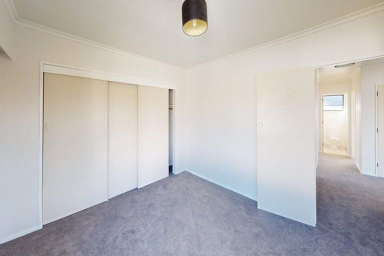 Photo of property in 5 Essex Place, Milson, Palmerston North, 4414