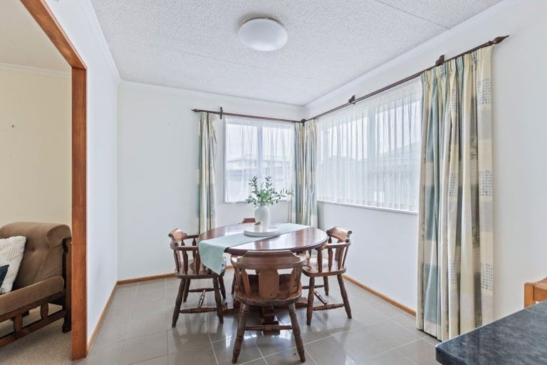 Photo of property in 10 Leon Place, Waitara, 4320