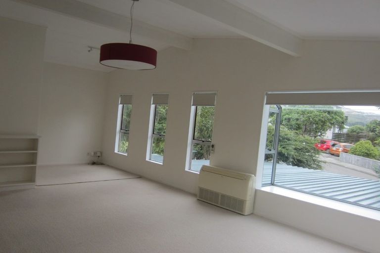 Photo of property in 12 Florio Terrace, Tawa, Wellington, 5028