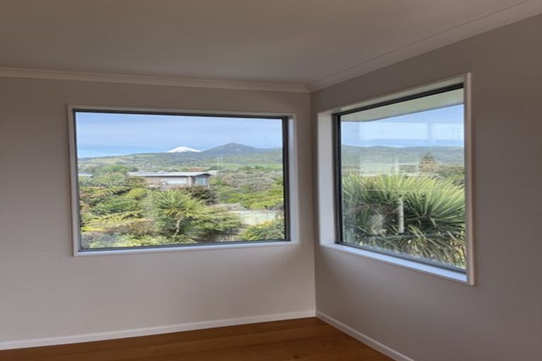 Photo of property in 24 Pitcairn Street, Oakura, 4314