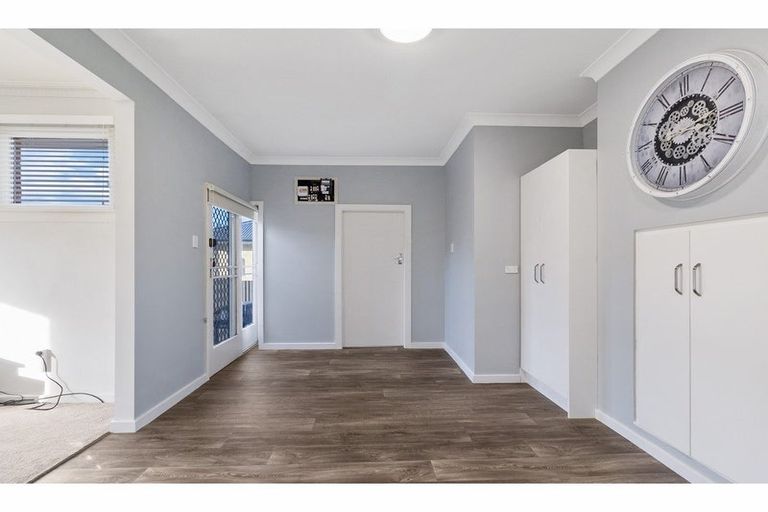 Photo of property in 37 Avenue Road, West End, Timaru, 7910