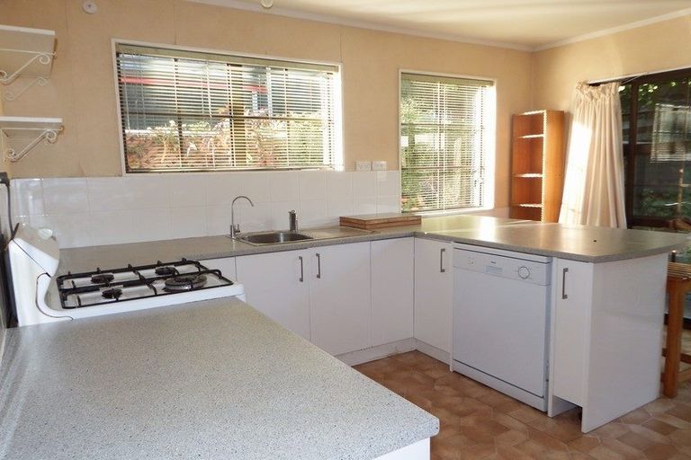 Photo of property in 34 Parkes Avenue, Saint Johns Hill, Whanganui, 4501