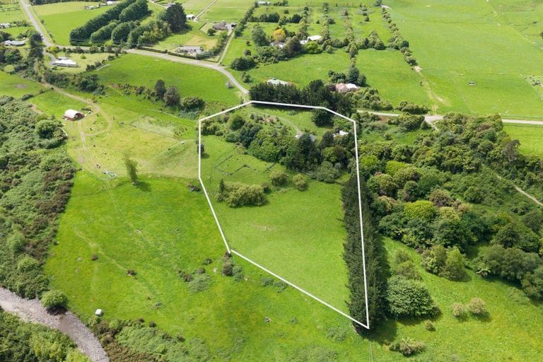 Photo of property in 302 North Manakau Road, Manakau, Levin, 5573