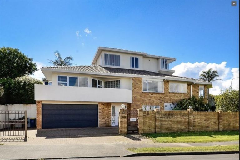 Photo of property in 1 Glucina Avenue, West Harbour, Auckland, 0618