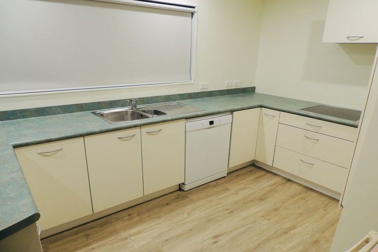 Photo of property in 1/73 Birkdale Road, Birkdale, Auckland, 0626