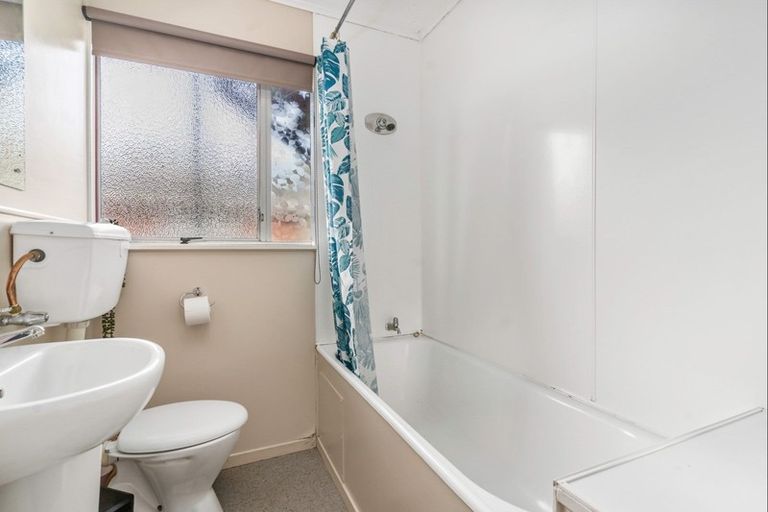 Photo of property in 21 Waterlea Avenue, Mangere Bridge, Auckland, 2022