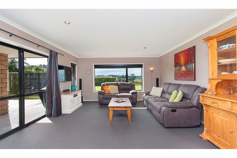 Photo of property in 4 Calderwood Close, Waiuku, 2123