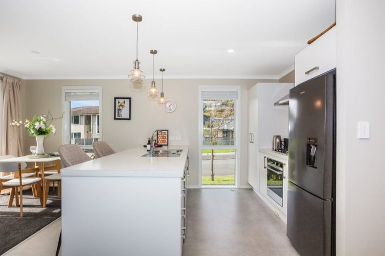 Photo of property in 11 Banks Boulevard, Whitby, Porirua, 5024