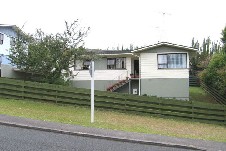 Photo of property in 1/37 Contessa Drive, Glenfield, Auckland, 0629
