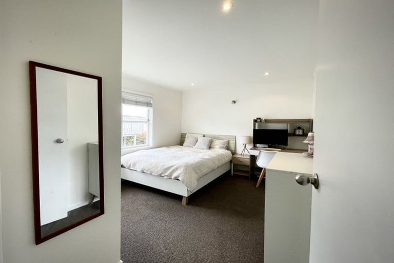 Photo of property in 1/894 East Coast Road, Northcross, Auckland, 0630