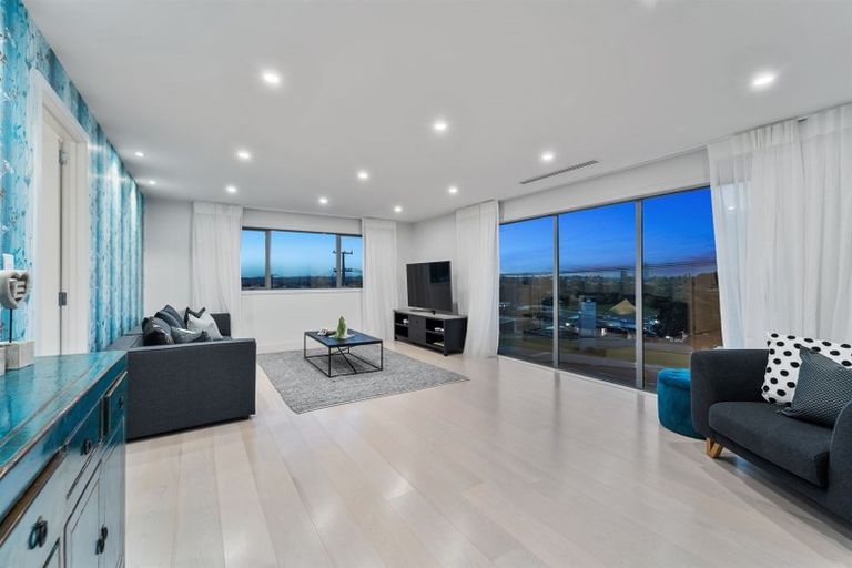 Photo of property in 17 Winscombe Street, Belmont, Auckland, 0622