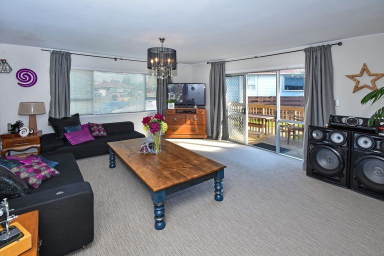 Photo of property in 14 Damian Way, Weymouth, Auckland, 2103