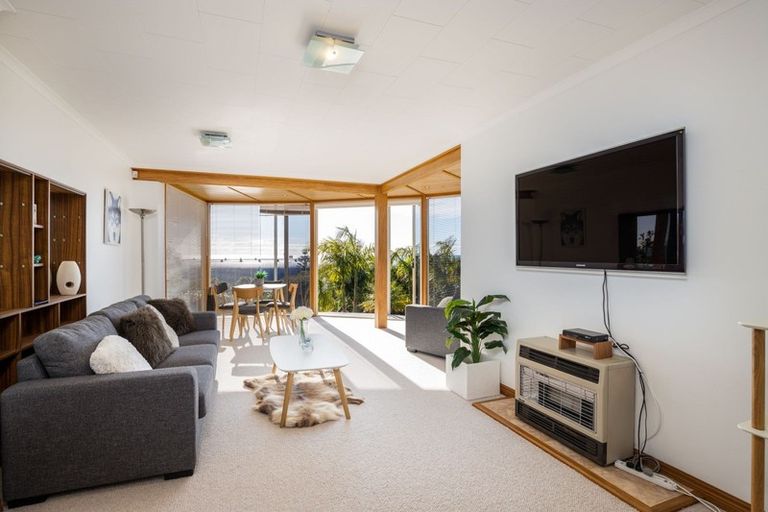 Photo of property in 50 Whiteley Street, Moturoa, New Plymouth, 4310