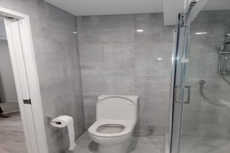 Photo of property in 38 Staincross Street, Green Bay, Auckland, 0604