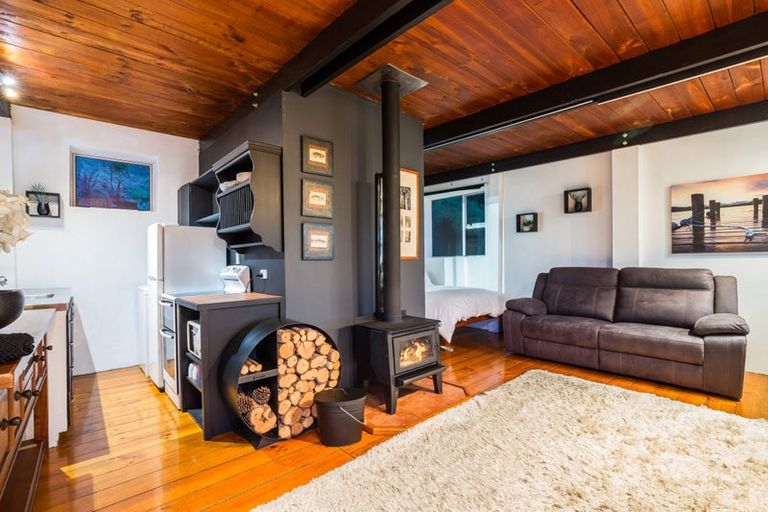 Photo of property in 11 Karaka Street, Eastbourne, Lower Hutt, 5013