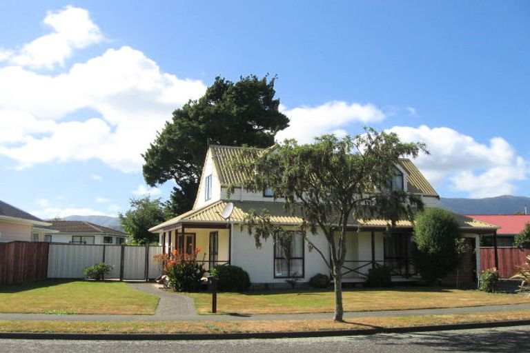 Photo of property in 3 Laredo Grove, Totara Park, Upper Hutt, 5018