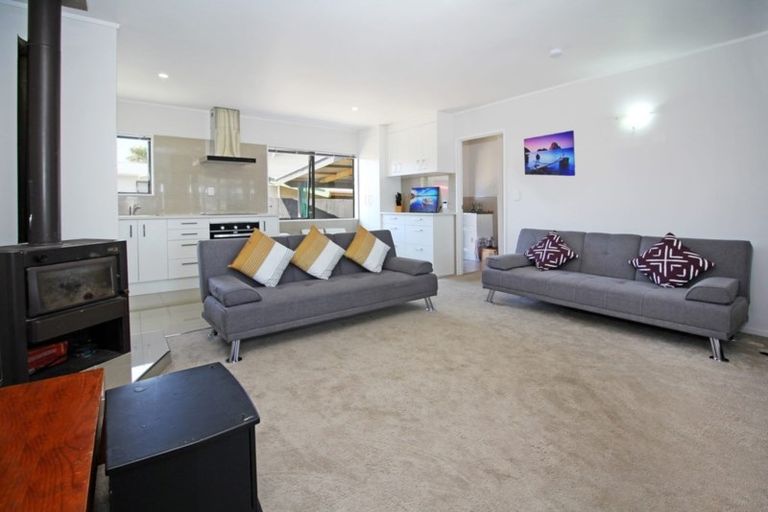 Photo of property in 178 Finlayson Avenue, Clendon Park, Auckland, 2103