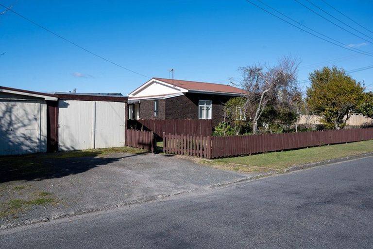 Photo of property in 40 Kawaha Point Road, Fairy Springs, Rotorua, 3015