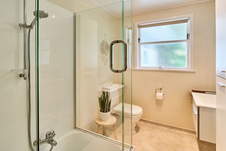 Photo of property in 18 Pukerua Beach Road, Pukerua Bay, 5026