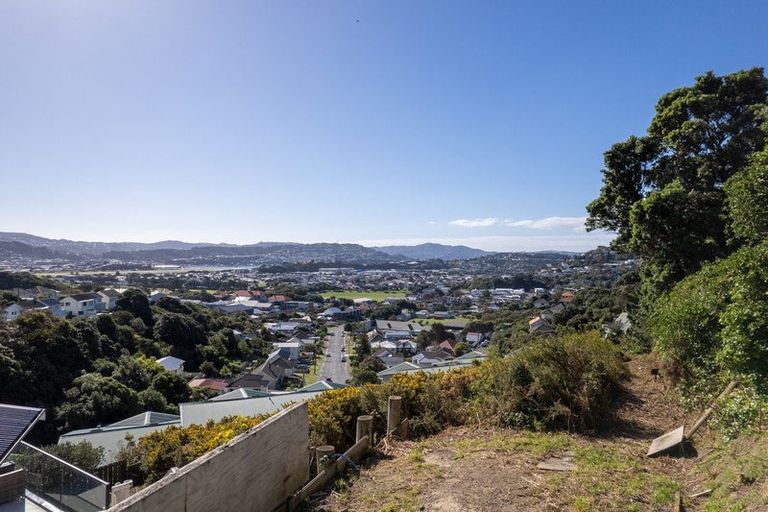 Photo of property in 6 Kastos Way, Strathmore Park, Wellington, 6022