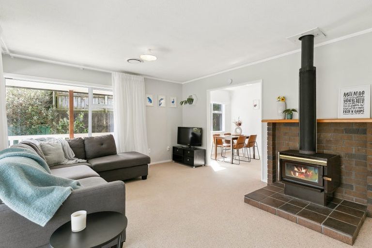 Photo of property in 21 Mexted Terrace, Tawa, Wellington, 5028