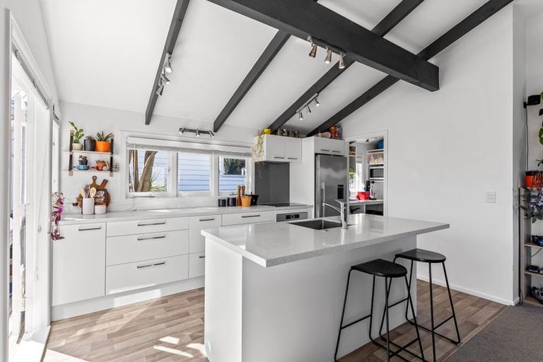 Photo of property in 20 Tiri Road, Manly, Whangaparaoa, 0930