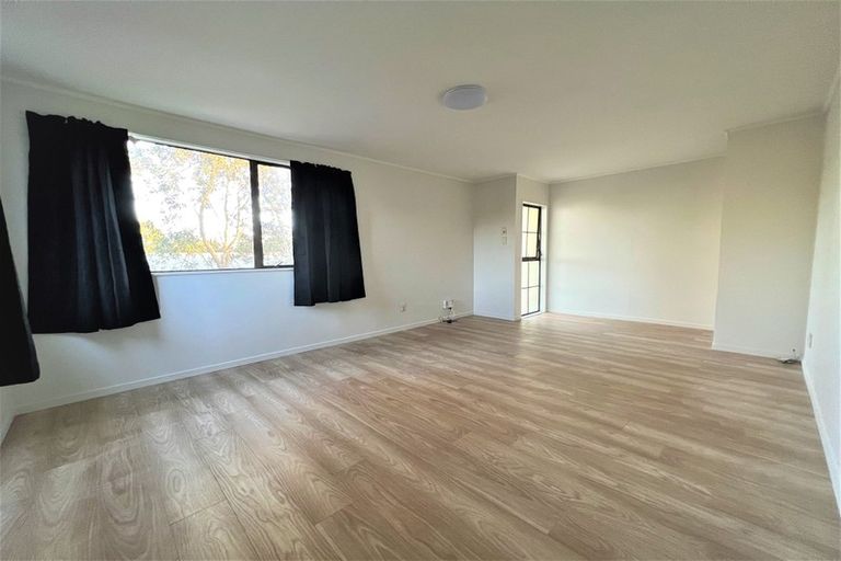 Photo of property in 21 Rehia Road, Massey, Auckland, 0614