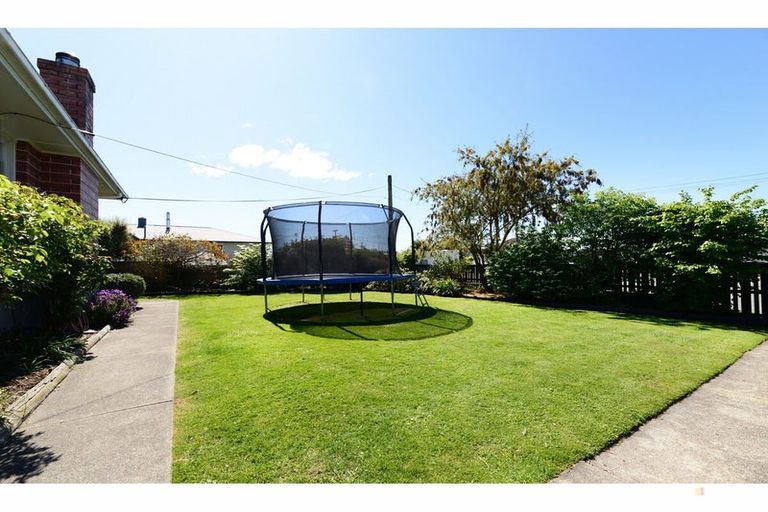 Photo of property in 15 Oxford Street, Waimate, 7924