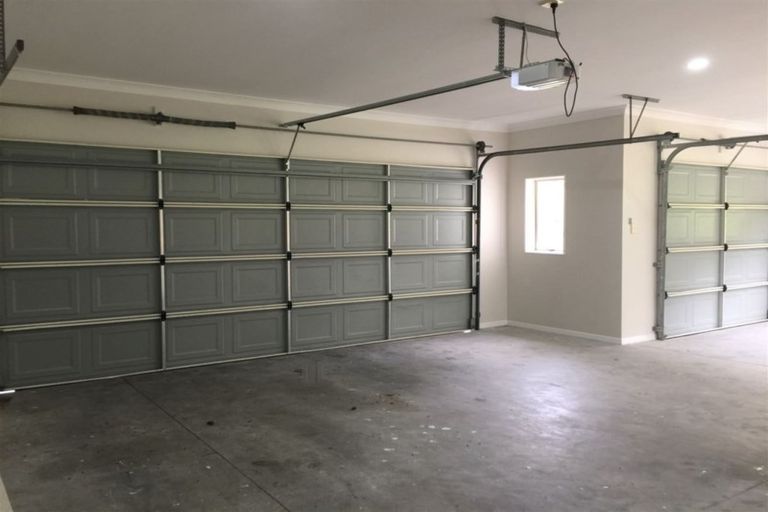 Photo of property in 154 Boord Crescent, Kumeu, 0891