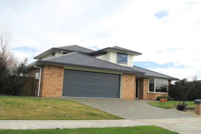 Photo of property in 43 Cashmere Drive, Fitzherbert, Palmerston North, 4410